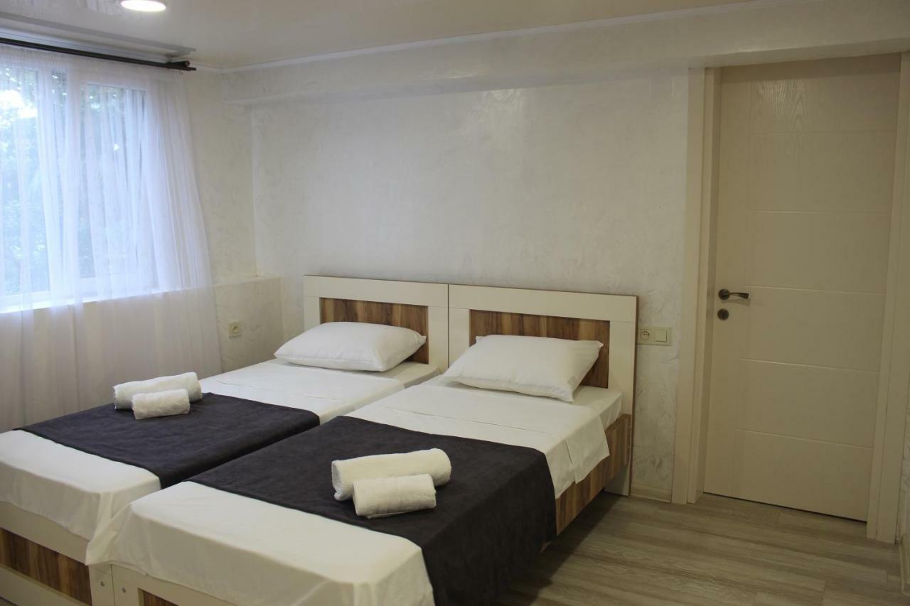 Greenview Guesthouse Batumi Ngoại thất bức ảnh